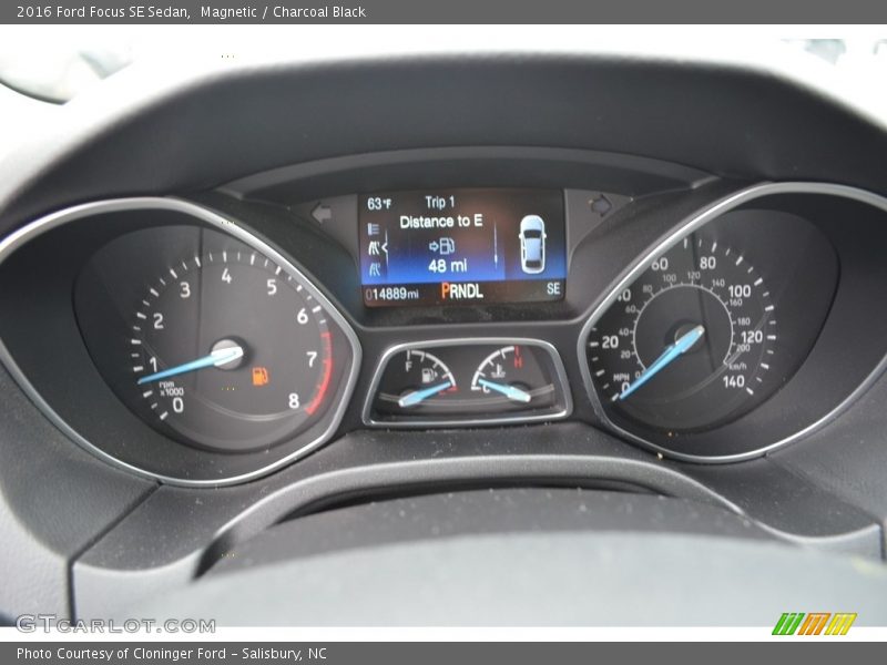 Magnetic / Charcoal Black 2016 Ford Focus SE Sedan