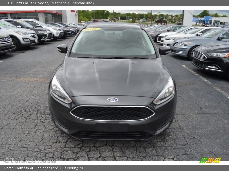 Magnetic / Charcoal Black 2016 Ford Focus SE Sedan