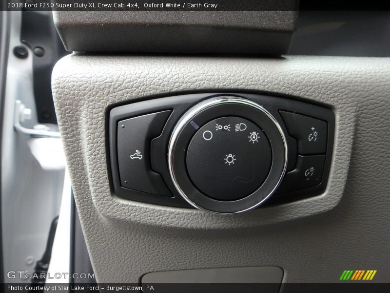 Oxford White / Earth Gray 2018 Ford F250 Super Duty XL Crew Cab 4x4