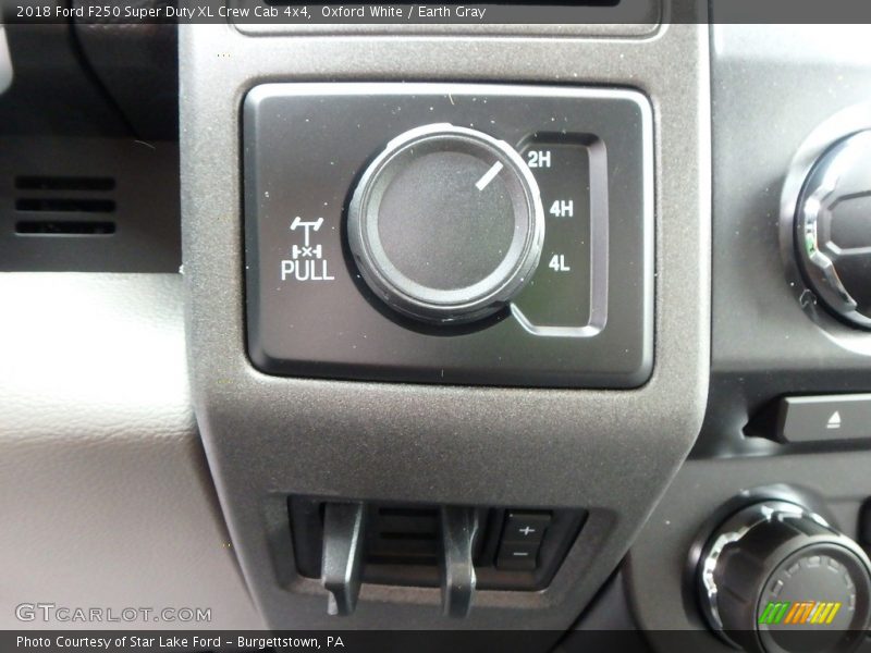 Oxford White / Earth Gray 2018 Ford F250 Super Duty XL Crew Cab 4x4