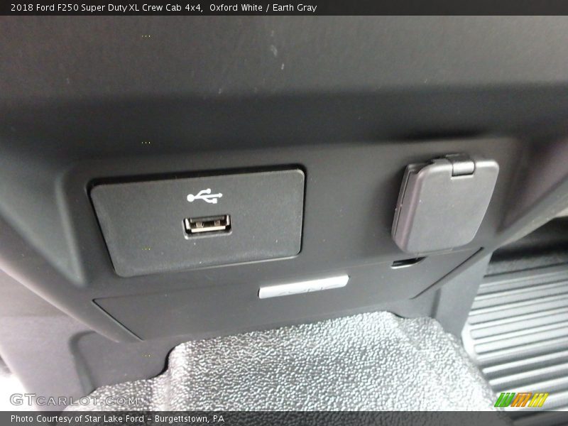 Oxford White / Earth Gray 2018 Ford F250 Super Duty XL Crew Cab 4x4