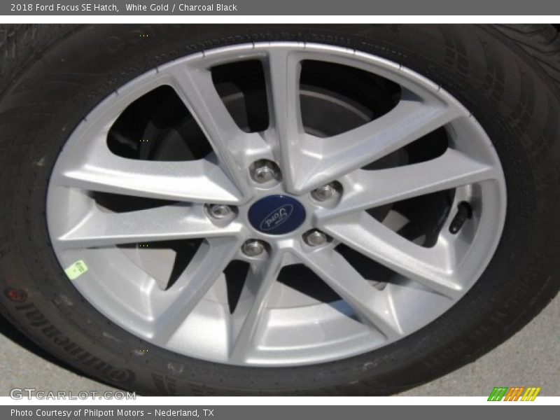 White Gold / Charcoal Black 2018 Ford Focus SE Hatch