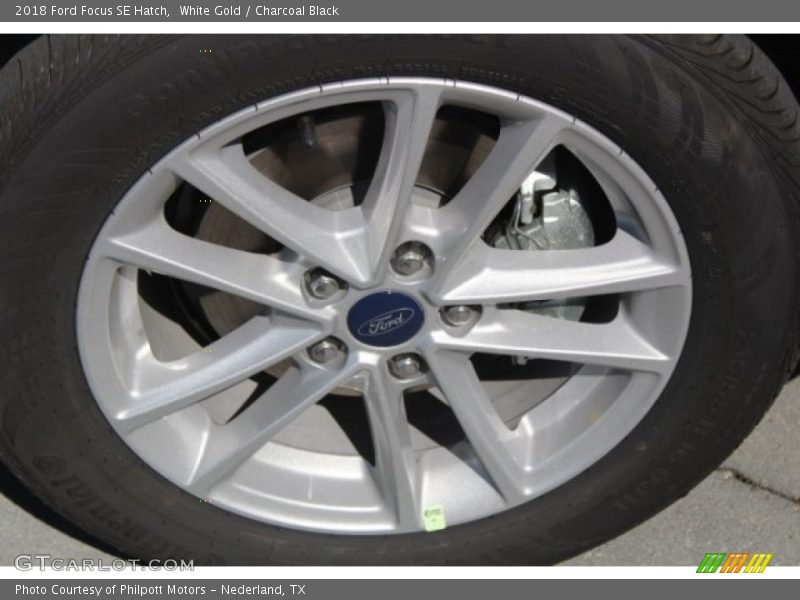 White Gold / Charcoal Black 2018 Ford Focus SE Hatch