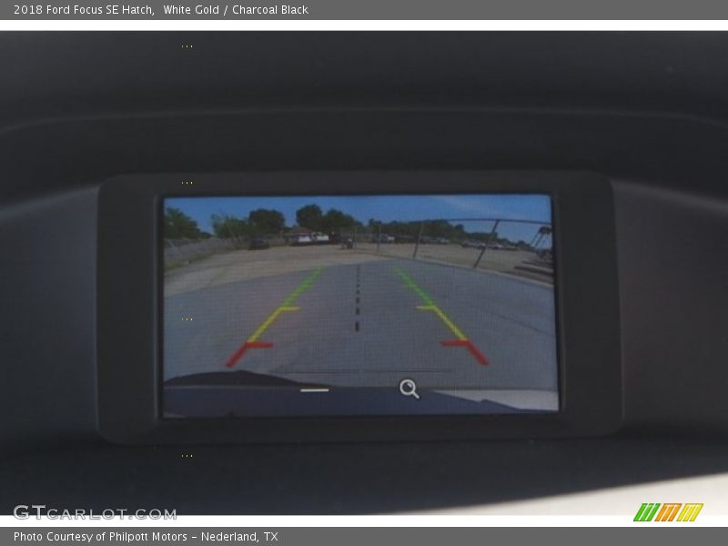 White Gold / Charcoal Black 2018 Ford Focus SE Hatch