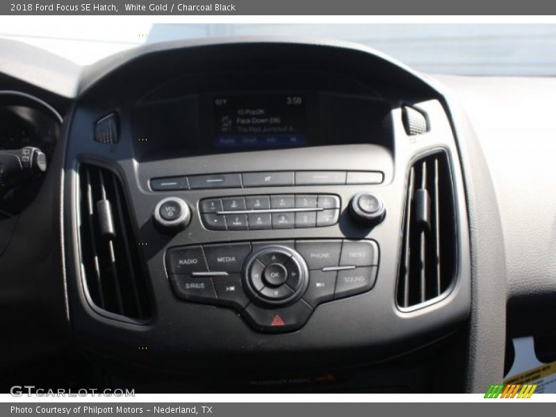 White Gold / Charcoal Black 2018 Ford Focus SE Hatch