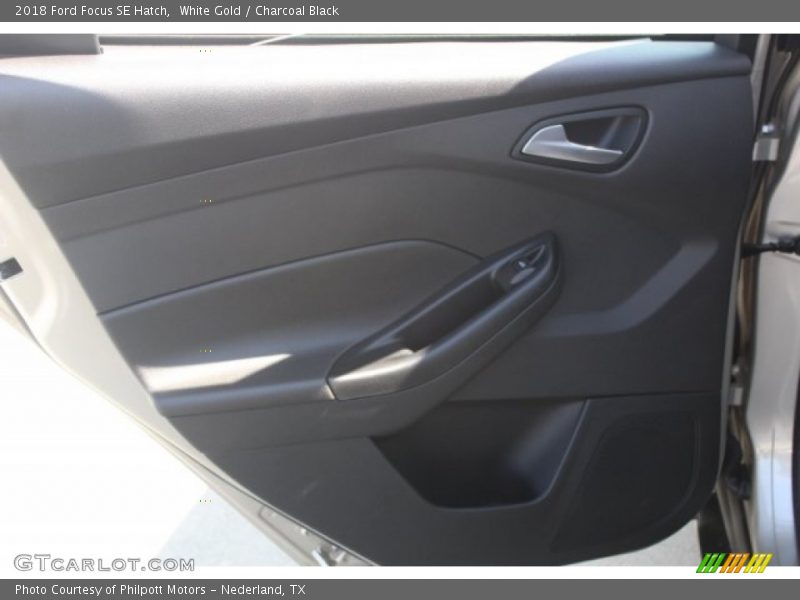 White Gold / Charcoal Black 2018 Ford Focus SE Hatch