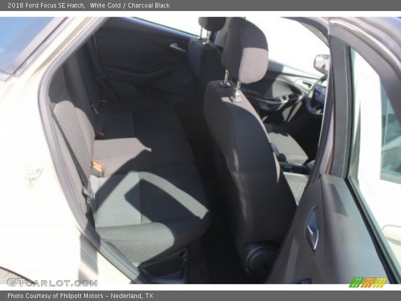 White Gold / Charcoal Black 2018 Ford Focus SE Hatch
