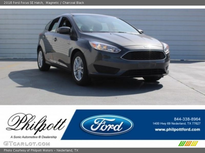 Magnetic / Charcoal Black 2018 Ford Focus SE Hatch