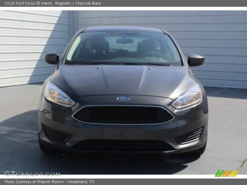 Magnetic / Charcoal Black 2018 Ford Focus SE Hatch