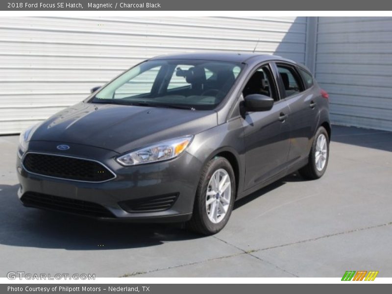 Magnetic / Charcoal Black 2018 Ford Focus SE Hatch