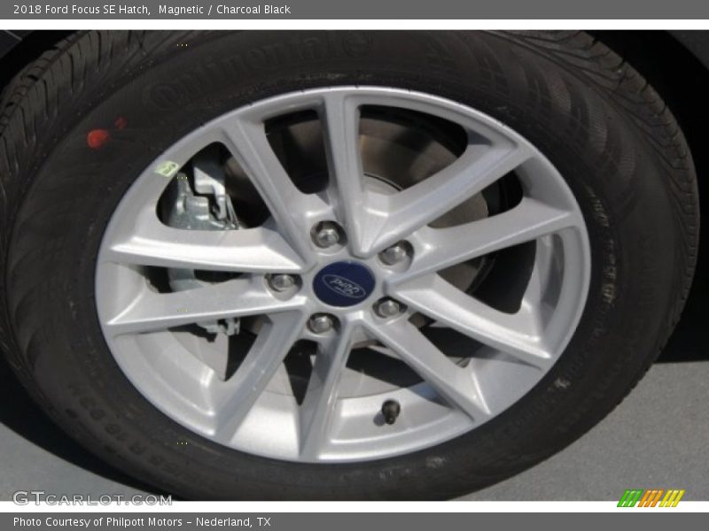 Magnetic / Charcoal Black 2018 Ford Focus SE Hatch