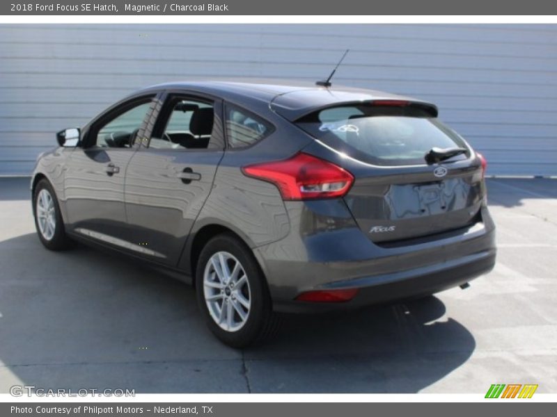 Magnetic / Charcoal Black 2018 Ford Focus SE Hatch