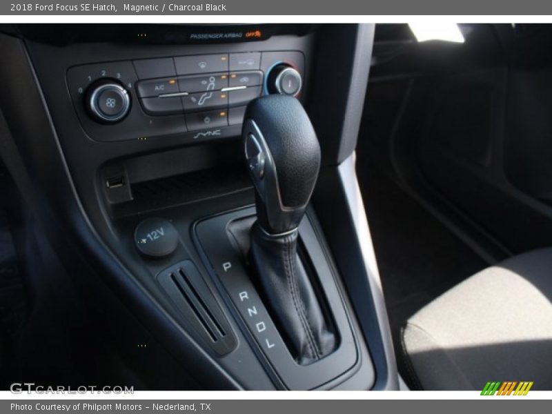 Magnetic / Charcoal Black 2018 Ford Focus SE Hatch