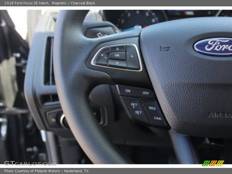 Magnetic / Charcoal Black 2018 Ford Focus SE Hatch