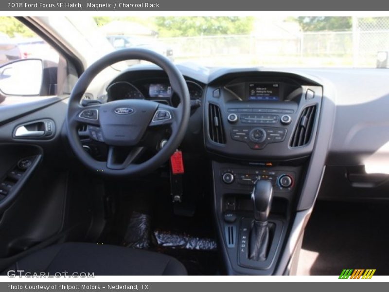 Magnetic / Charcoal Black 2018 Ford Focus SE Hatch