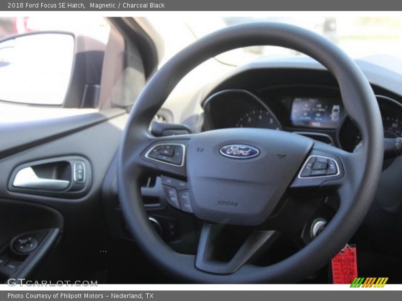 Magnetic / Charcoal Black 2018 Ford Focus SE Hatch