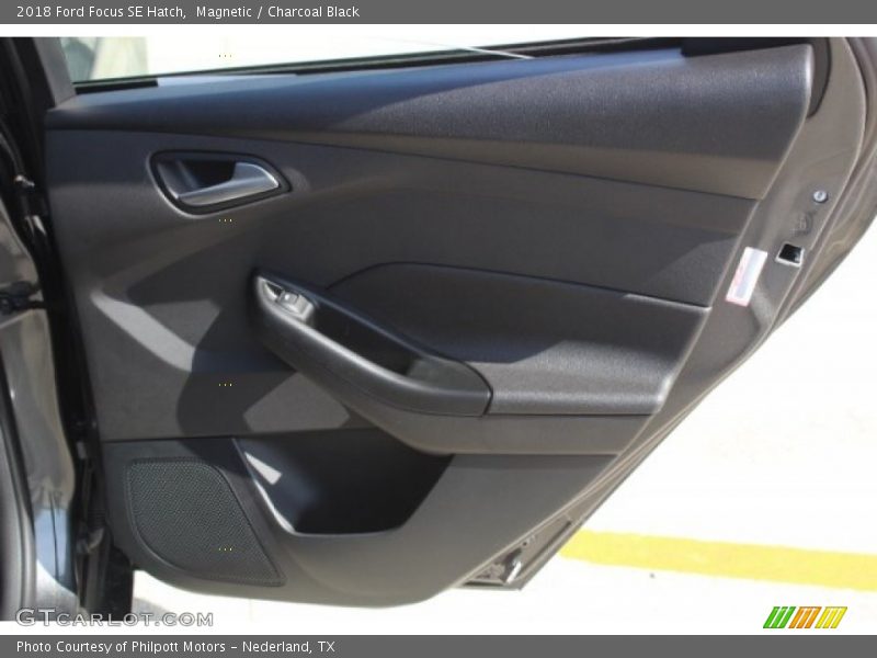 Magnetic / Charcoal Black 2018 Ford Focus SE Hatch