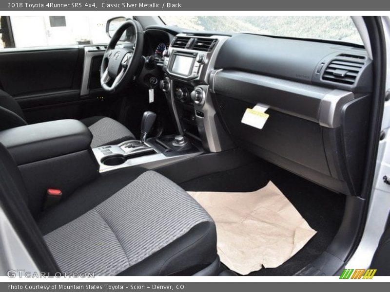 Classic Silver Metallic / Black 2018 Toyota 4Runner SR5 4x4