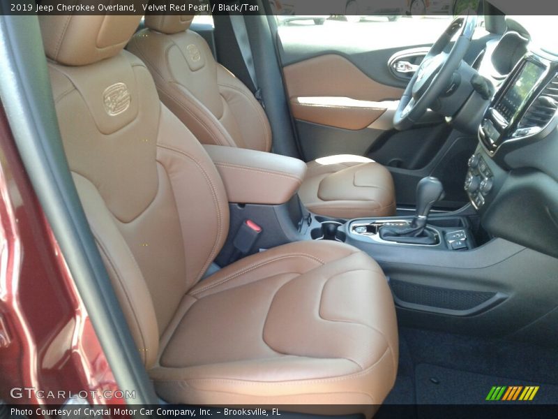 Front Seat of 2019 Cherokee Overland