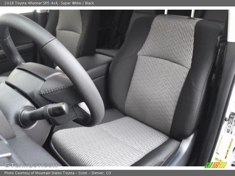 Super White / Black 2018 Toyota 4Runner SR5 4x4