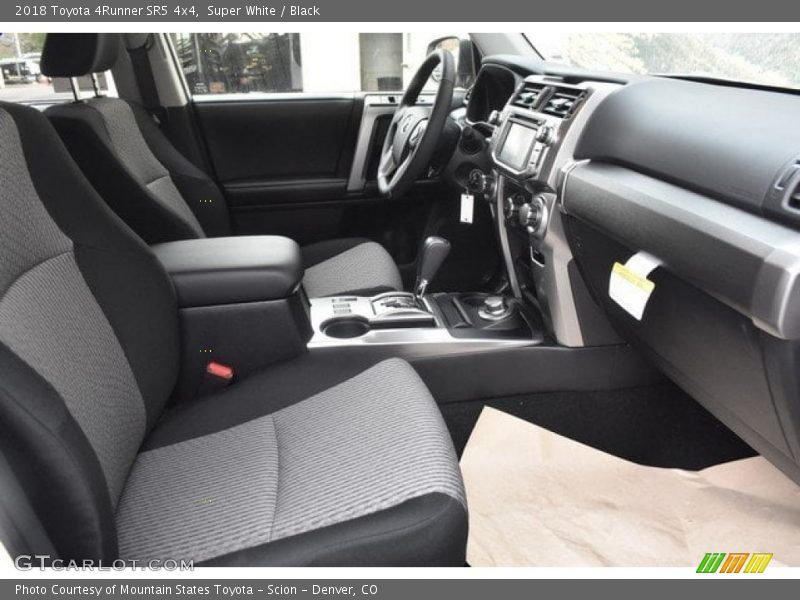 Super White / Black 2018 Toyota 4Runner SR5 4x4