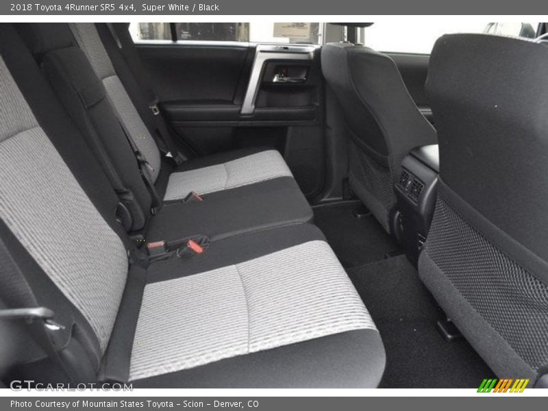 Super White / Black 2018 Toyota 4Runner SR5 4x4