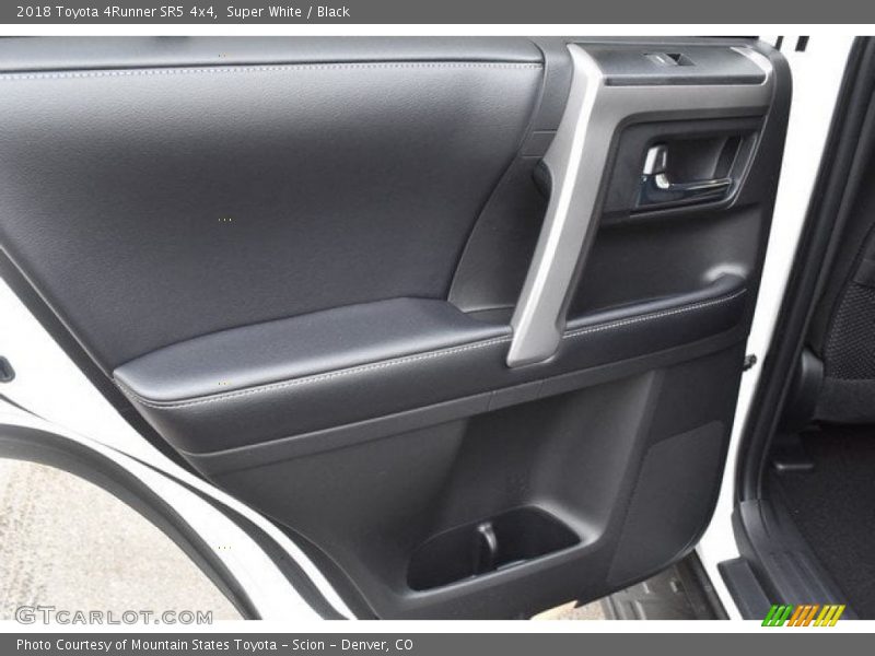 Super White / Black 2018 Toyota 4Runner SR5 4x4
