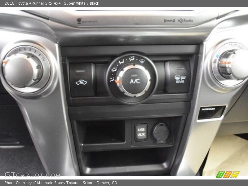 Super White / Black 2018 Toyota 4Runner SR5 4x4