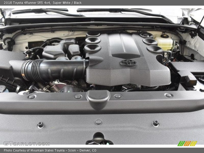 Super White / Black 2018 Toyota 4Runner SR5 4x4