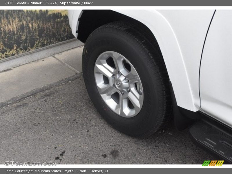 Super White / Black 2018 Toyota 4Runner SR5 4x4