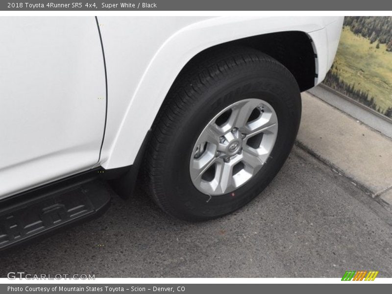 Super White / Black 2018 Toyota 4Runner SR5 4x4