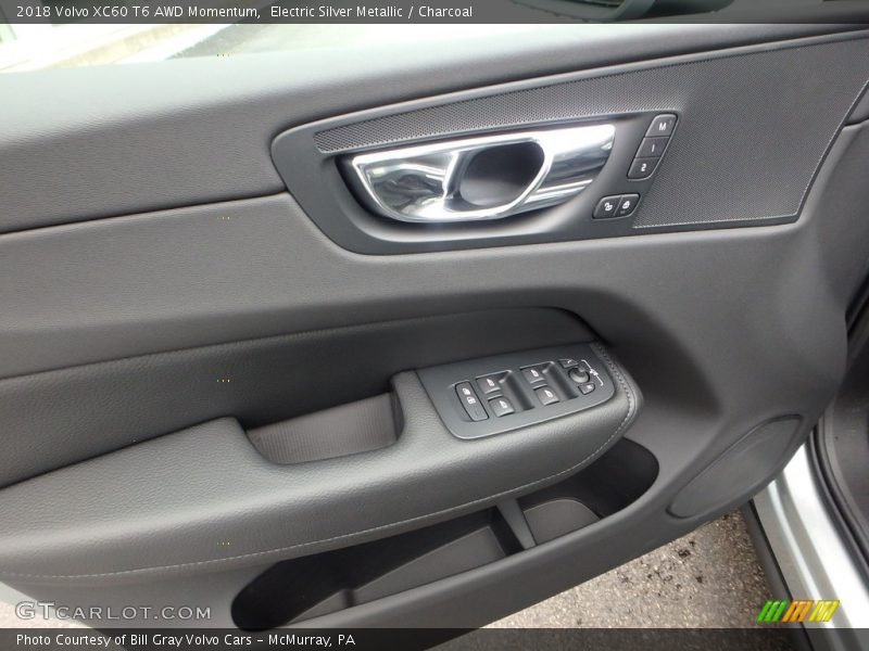 Electric Silver Metallic / Charcoal 2018 Volvo XC60 T6 AWD Momentum