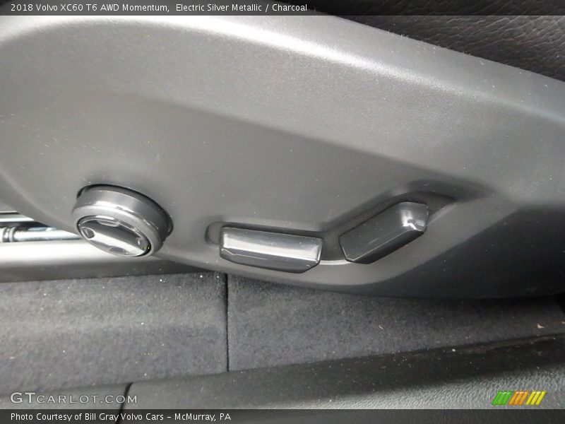 Electric Silver Metallic / Charcoal 2018 Volvo XC60 T6 AWD Momentum