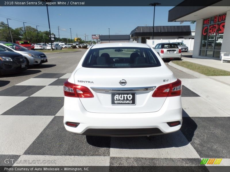 Aspen White / Charcoal 2018 Nissan Sentra SV