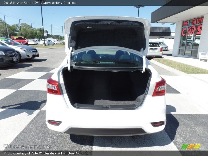 Aspen White / Charcoal 2018 Nissan Sentra SV