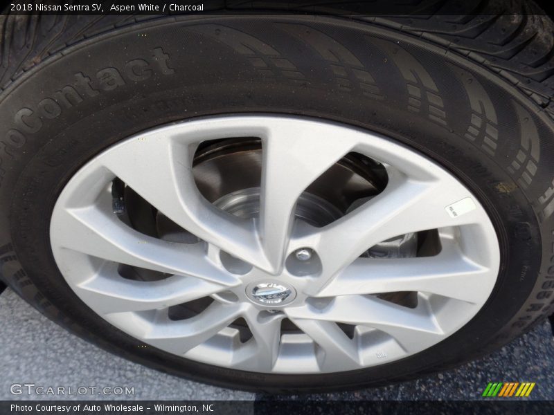 Aspen White / Charcoal 2018 Nissan Sentra SV