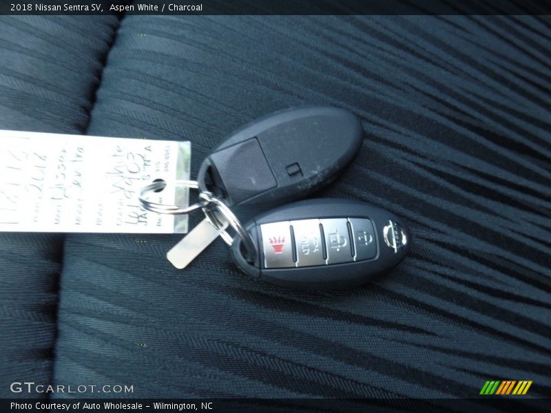 Aspen White / Charcoal 2018 Nissan Sentra SV