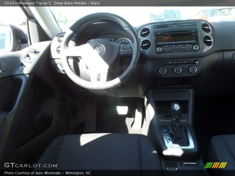 Deep Black Metallic / Black 2014 Volkswagen Tiguan S