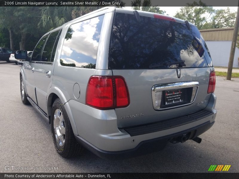 Satellite Silver Metallic / Dove Grey 2006 Lincoln Navigator Luxury