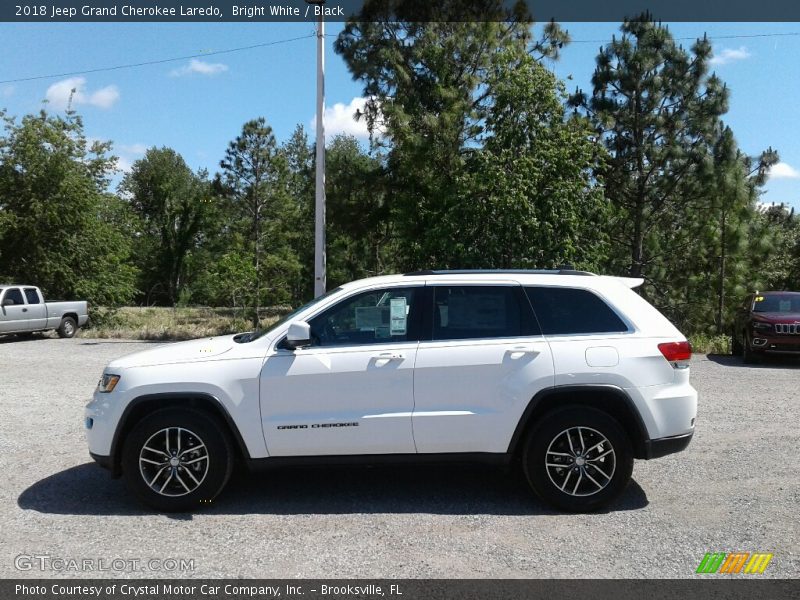 Bright White / Black 2018 Jeep Grand Cherokee Laredo