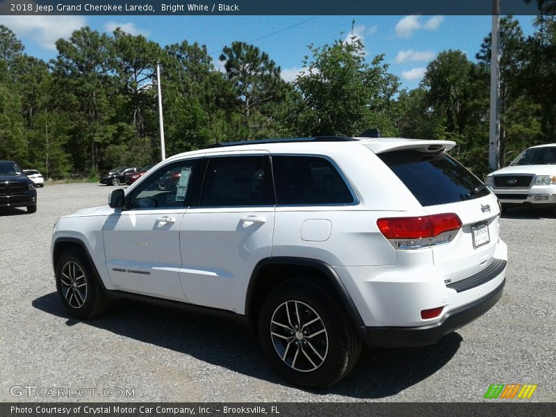 Bright White / Black 2018 Jeep Grand Cherokee Laredo