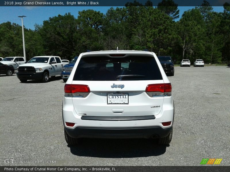 Bright White / Black 2018 Jeep Grand Cherokee Laredo