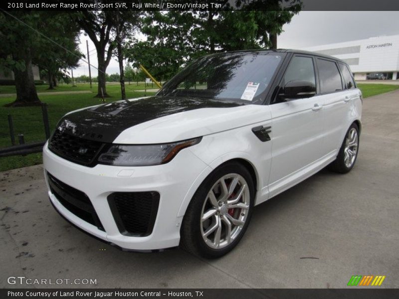 Front 3/4 View of 2018 Range Rover Sport SVR