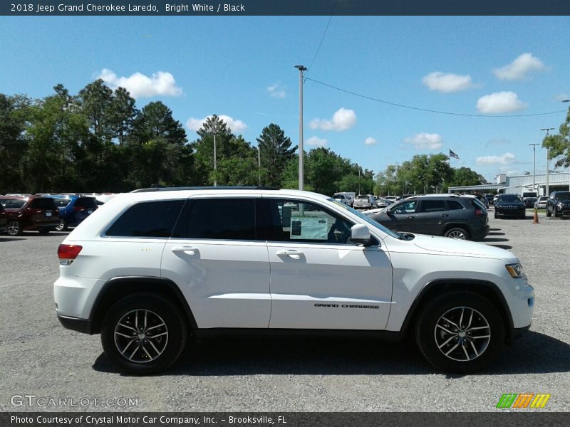 Bright White / Black 2018 Jeep Grand Cherokee Laredo