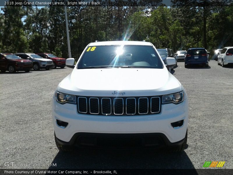 Bright White / Black 2018 Jeep Grand Cherokee Laredo