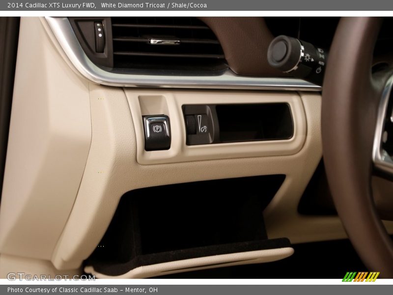 White Diamond Tricoat / Shale/Cocoa 2014 Cadillac XTS Luxury FWD