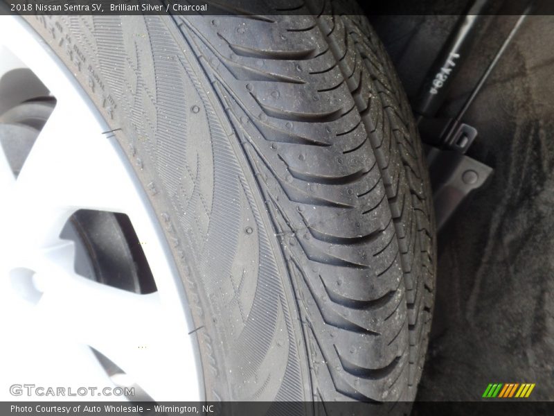 Brilliant Silver / Charcoal 2018 Nissan Sentra SV