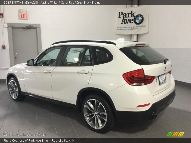 Alpine White / Coral Red/Grey-Black Piping 2015 BMW X1 xDrive28i