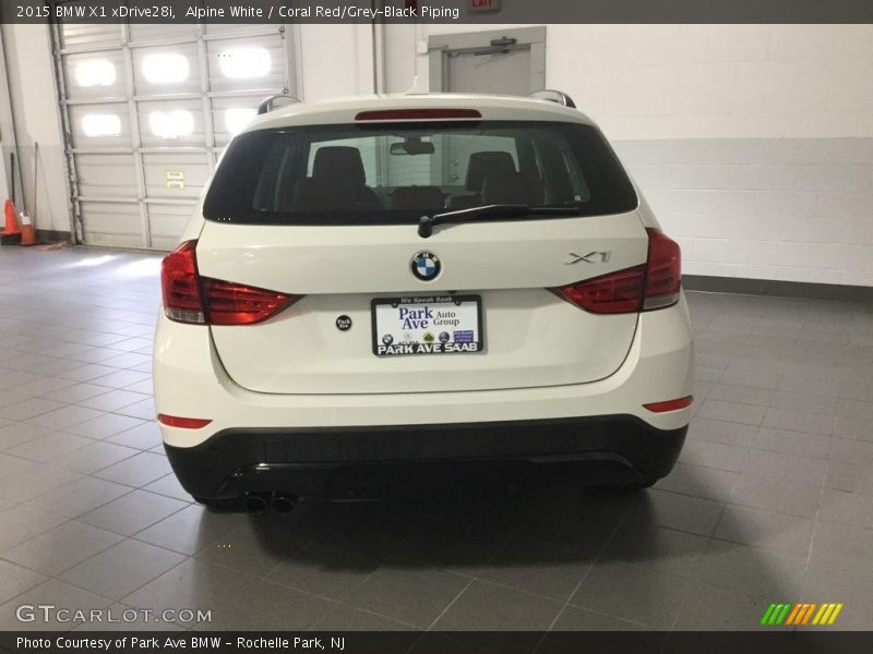 Alpine White / Coral Red/Grey-Black Piping 2015 BMW X1 xDrive28i