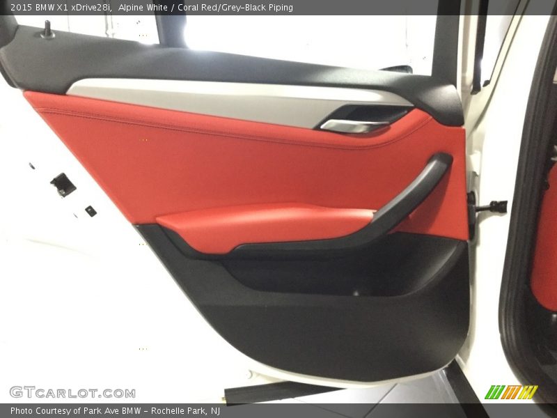 Alpine White / Coral Red/Grey-Black Piping 2015 BMW X1 xDrive28i